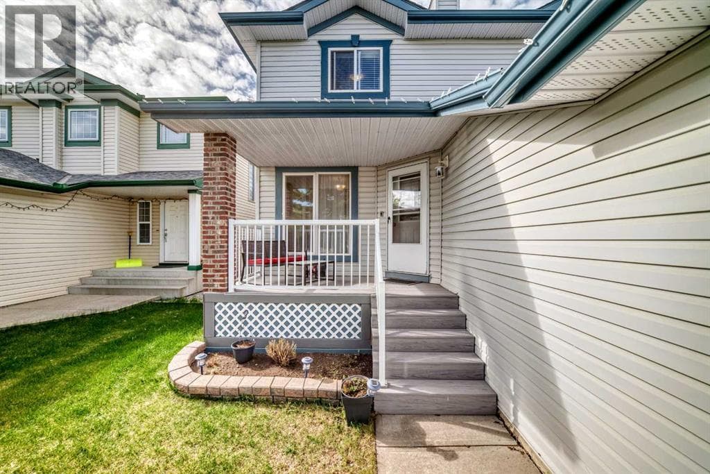 Bring the family! Boasting 4 bedrooms, 3.5 baths, ... - Image 1